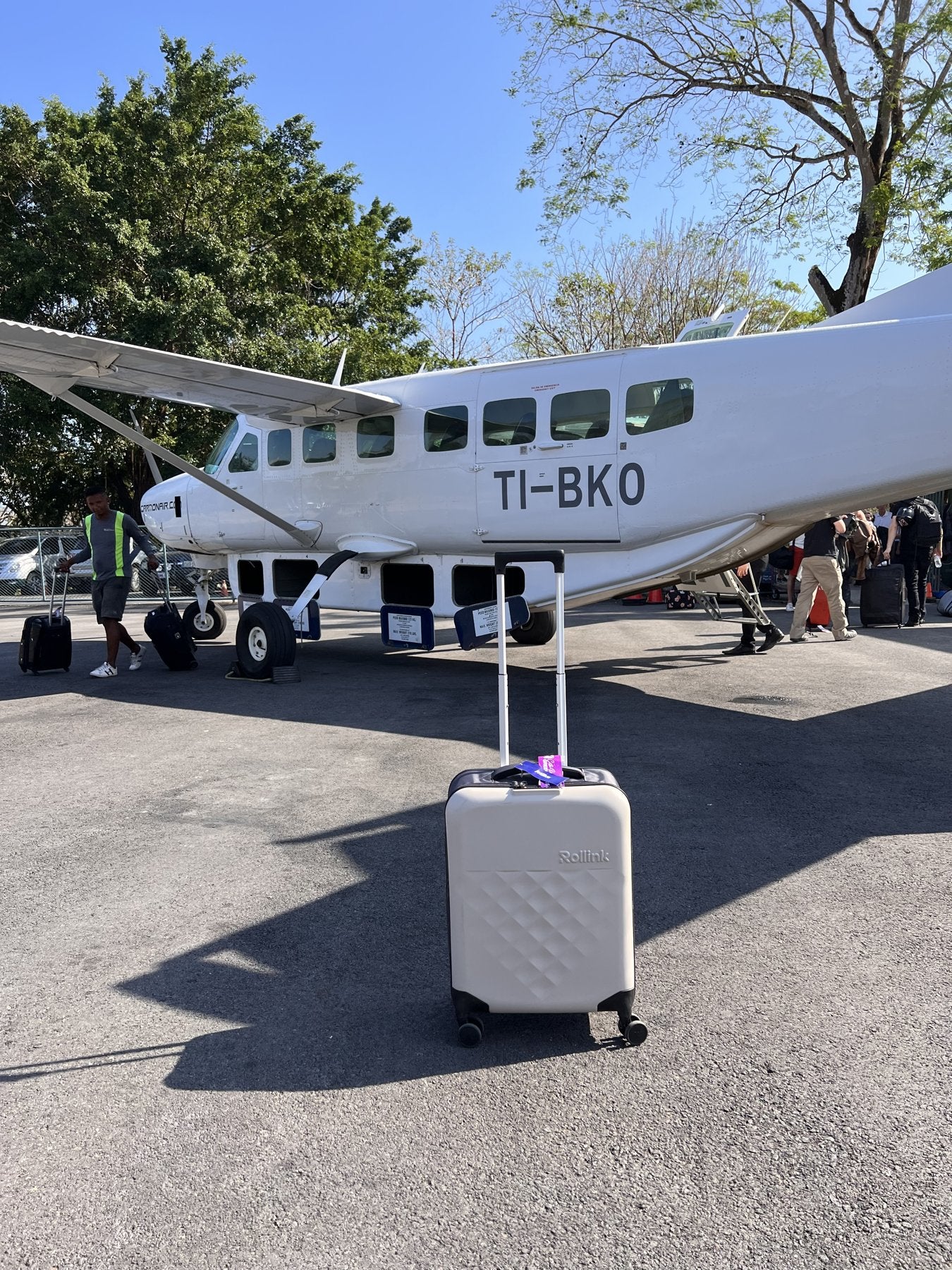 Rollink case, Small plane
